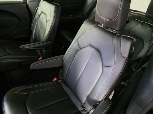 New 2026 Chrysler Pacifica Select w/ S Appearance Package FWD image 16
