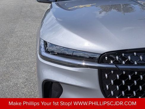 Used 2025 Lincoln Nautilus Reserve AWD/4WD image 9