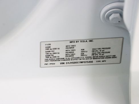 Used 2021 Tesla Model Y Long Range AWD/4WD image 27