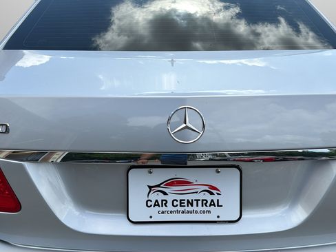 Used 2010 Mercedes-Benz E 350 Sedan image 38