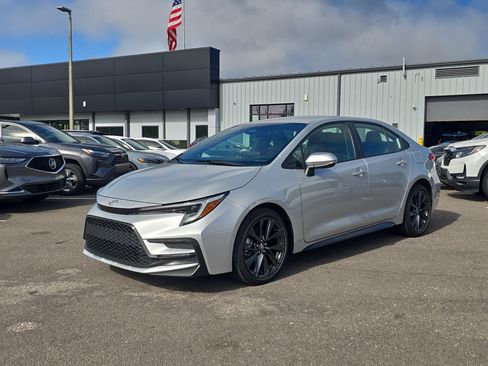 Used 2025 Toyota Corolla SE FWD image 4
