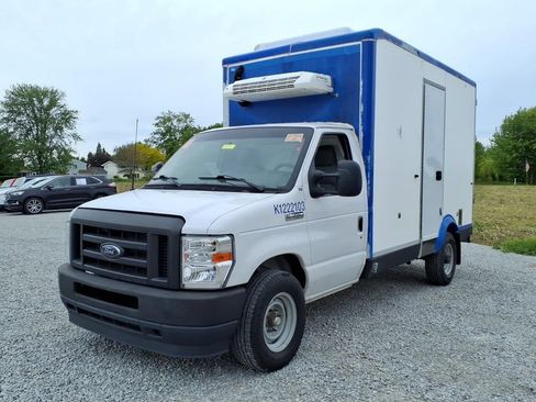 Used 2023 Ford E-350 and Econoline 350 Super Duty w/ Power Windows & Locks Group RWD image 11