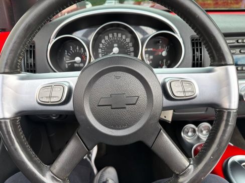 Used 2004 Chevrolet SSR w/ Preferred Equipment Group RWD image 41