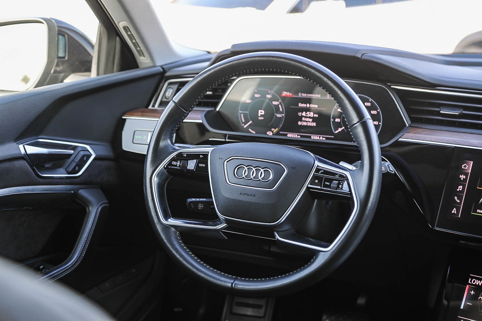 Used 2019 Audi e-tron Prestige w/ Prestige Package AWD/4WD image 16