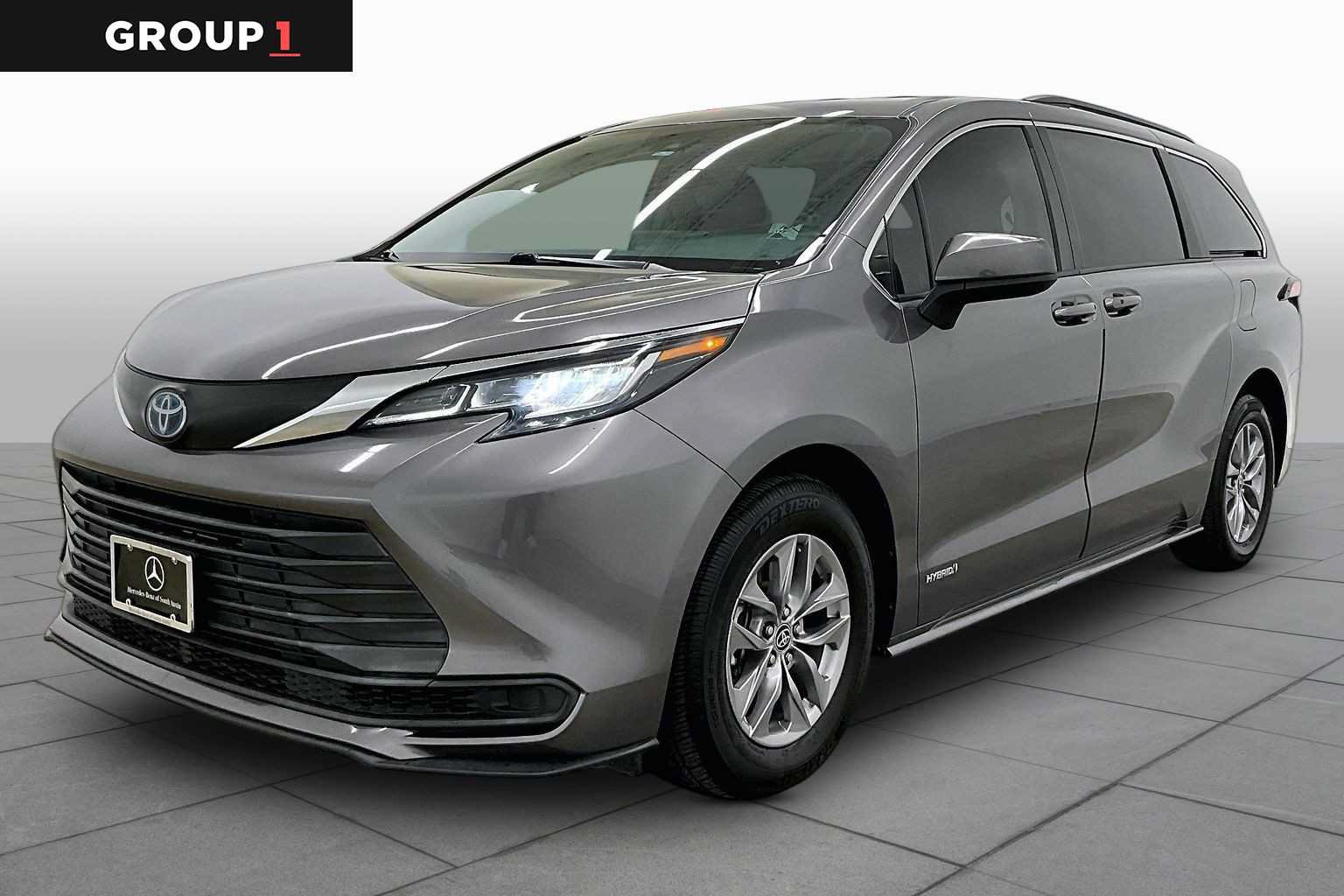 Used 2021 Toyota Sienna LE FWD image 1