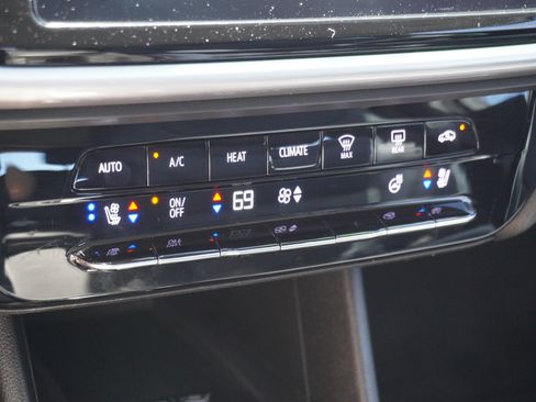 Used 2022 Chevrolet Bolt EUV Premier FWD image 29