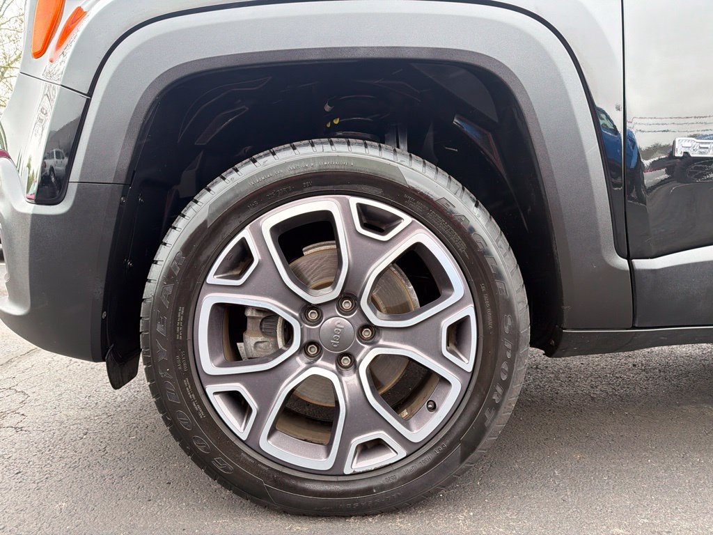 Used 2015 Jeep Renegade Limited AWD/4WD image 6