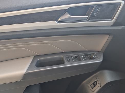Used 2021 Volkswagen Atlas SE w/ Panoramic Sunroof Package FWD image 16