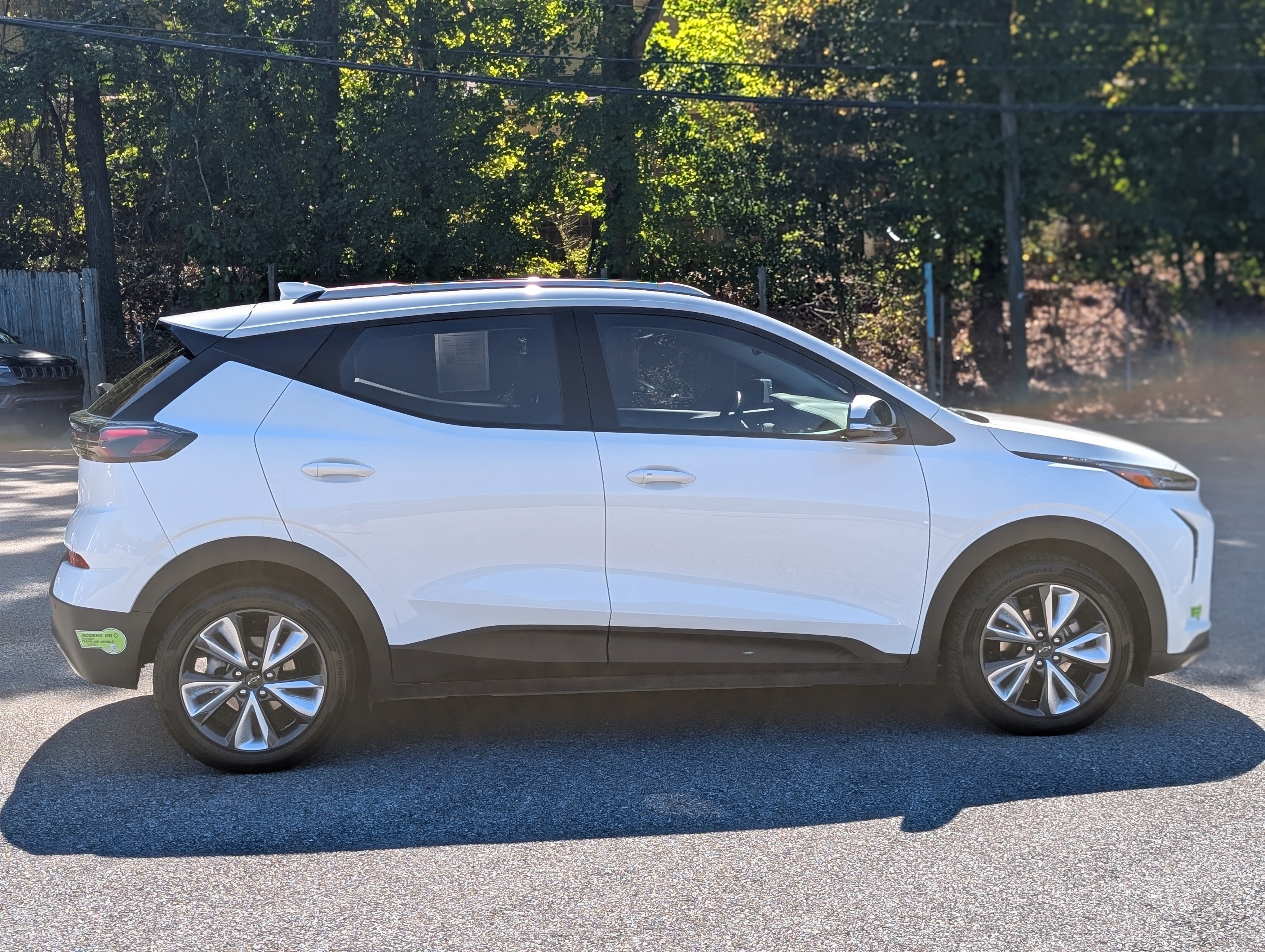 Used 2023 Chevrolet Bolt EUV LT w/ Convenience Package FWD image 10
