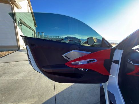 Used 2021 Chevrolet Corvette Stingray Premium Cpe w/ Z51 Performance Package image 17