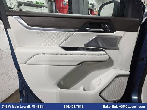 Used 2024 GMC Acadia Denali w/ Super Cruise Package image 31