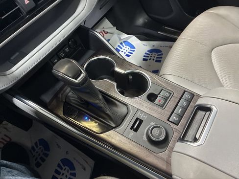 Used 2021 Toyota Highlander Platinum image 17