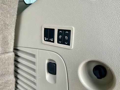 Used 2015 Cadillac Escalade Luxury image 7