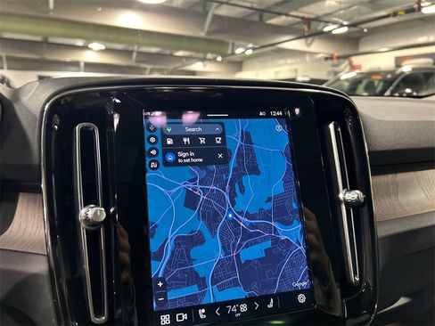 Certified 2024 Volvo XC40 B5 Plus w/ Protection Package Premier image 16