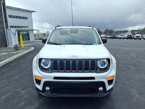 Used 2022 Jeep Renegade Latitude AWD/4WD image 8