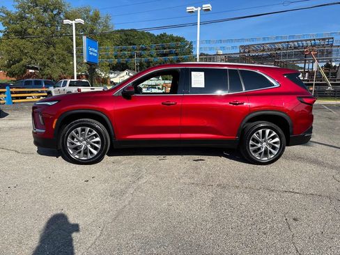 Used 2025 Buick Enclave Preferred AWD/4WD image 2
