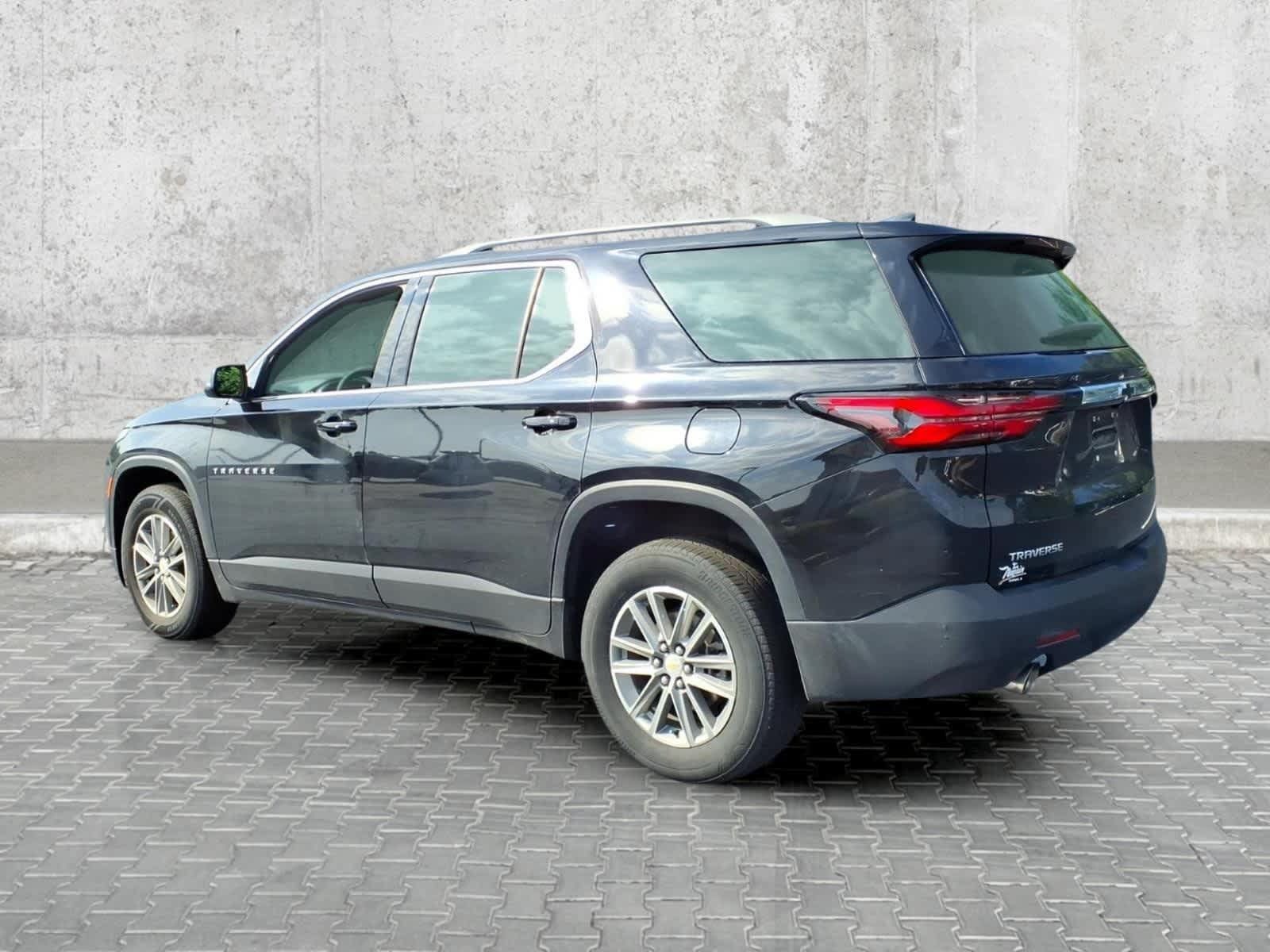 Used 2023 Chevrolet Traverse LT FWD image 9