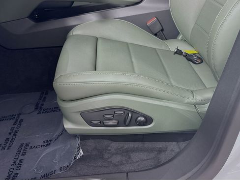 New 2026 Porsche Macan 4S Electric AWD/4WD image 22