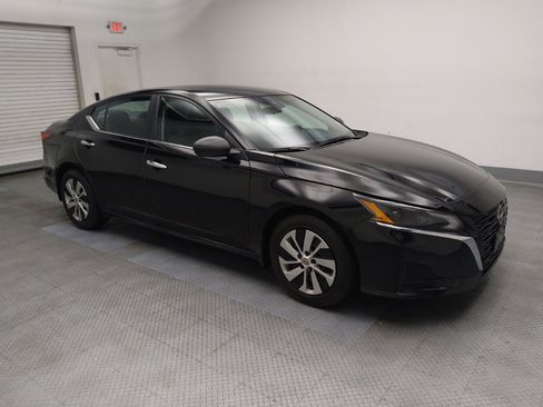 Used 2024 Nissan Altima 2.5 S FWD image 11
