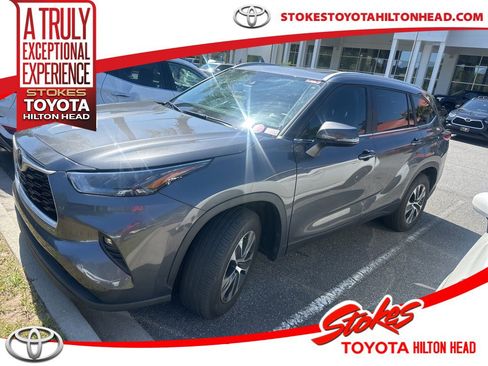 Used 2023 Toyota Highlander XLE image 1