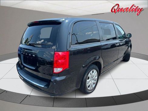 Used 2019 Dodge Grand Caravan SE FWD image 3
