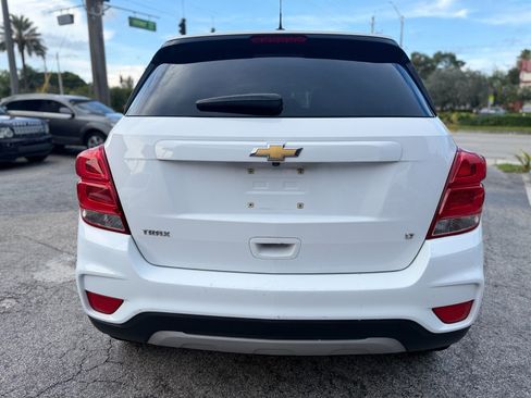 Used 2017 Chevrolet Trax LT w/ LT Convenience Package FWD image 4