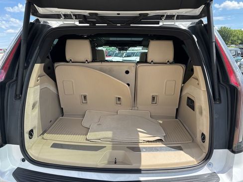 Used 2021 Cadillac Escalade Premium Luxury w/ Performance Package image 19