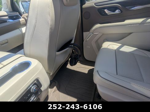 Used 2023 GMC Yukon XL Denali w/ Denali Reserve Package AWD/4WD image 10