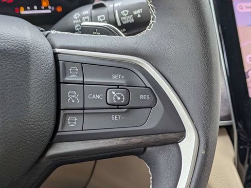Used 2023 Jeep Grand Cherokee Limited w/ Luxury Tech Group II AWD/4WD image 29