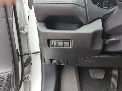 Used 2025 Toyota RAV4 LE AWD/4WD image 19