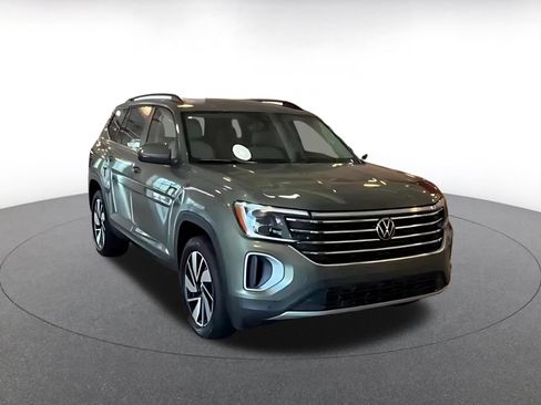 Used 2026 Volkswagen Atlas SE FWD image 3