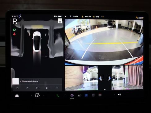 Used 2023 Tesla Model 3 Standard Range image 2