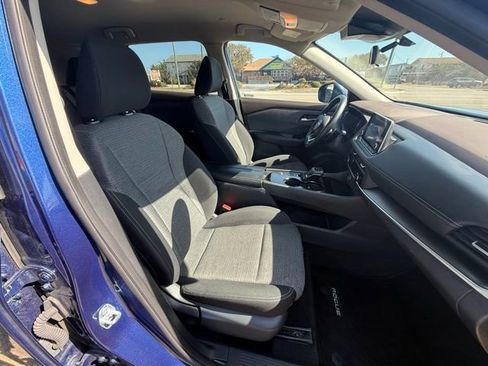 Used 2023 Nissan Rogue SV FWD image 11