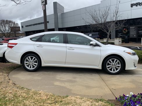 Used 2015 Toyota Avalon XLE image 11