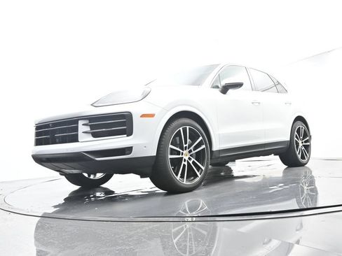 Certified 2024 Porsche Cayenne AWD/4WD image 43