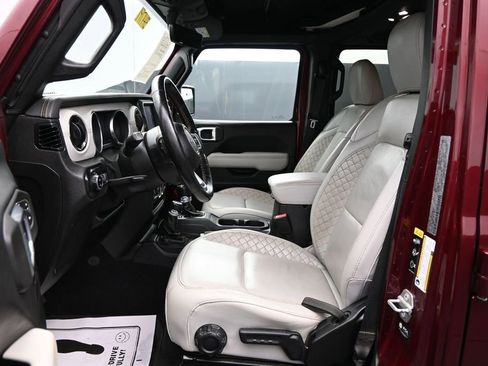 Used 2021 Jeep Gladiator Overland AWD/4WD image 9