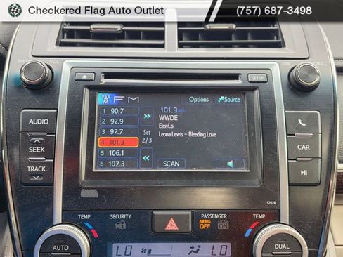 Used 2014 Toyota Camry XLE image 17