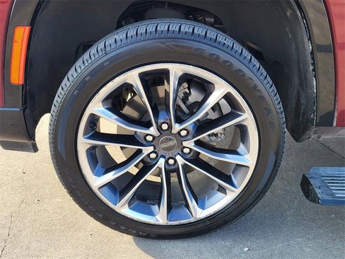 Used 2022 Jeep Wagoneer Series III w/ Premium Group I image 33