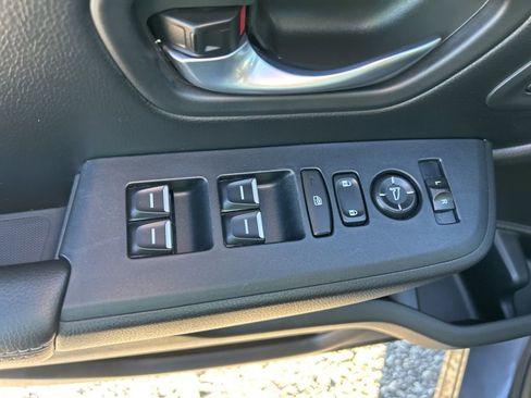 Used 2025 Honda Pilot Touring image 12