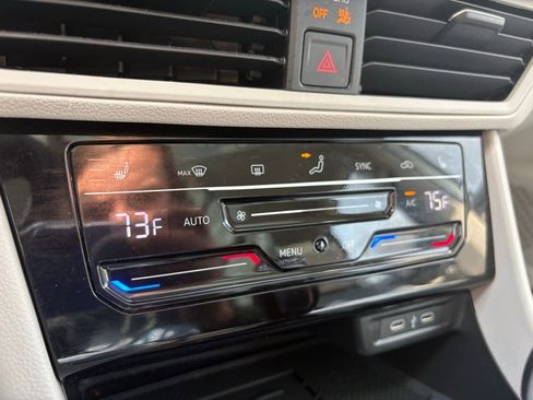 Used 2025 Volkswagen Jetta SE image 27