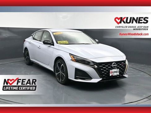 Used 2025 Nissan Altima 2.5 SR image 1