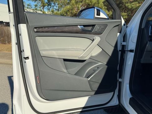 Used 2020 Audi Q5 2.0T Premium w/ Convenience Package image 21