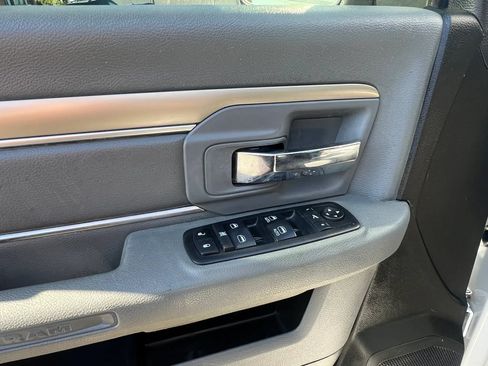 Used 2018 RAM 1500 SLT AWD/4WD image 12