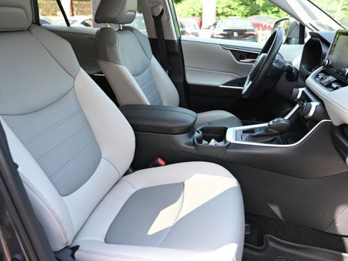 Used 2019 Toyota RAV4 XLE Premium w/ Cold Weather Package AWD/4WD image 20