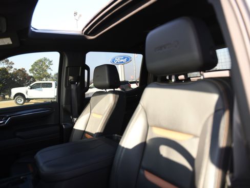 Used 2024 GMC Sierra 1500 AT4 w/ Technology Package image 32