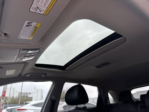 Used 2022 Kia Niro EX Premium w/ Cold Weather Package image 16