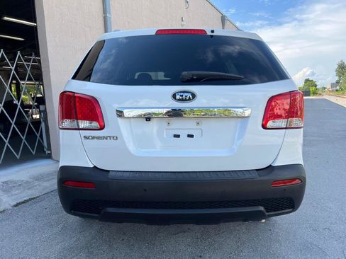 Used 2013 Kia Sorento LX w/ Convenience Pkg FWD image 19