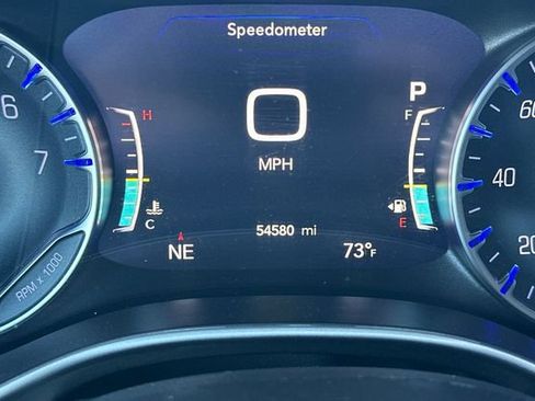 Used 2024 Chrysler Pacifica Touring-L FWD image 29