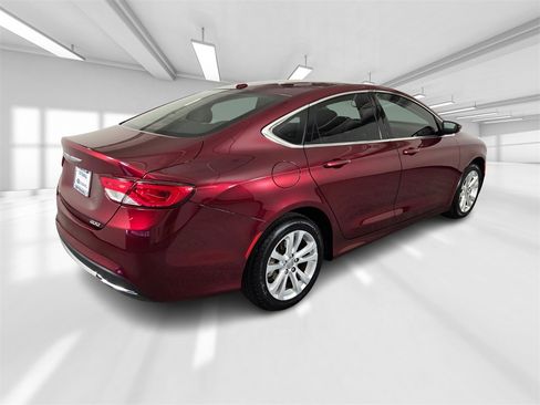 Used 2015 Chrysler 200 Limited w/ Convenience Group image 7
