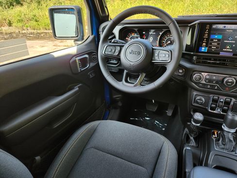 New 2025 Jeep Wrangler Sport S image 21